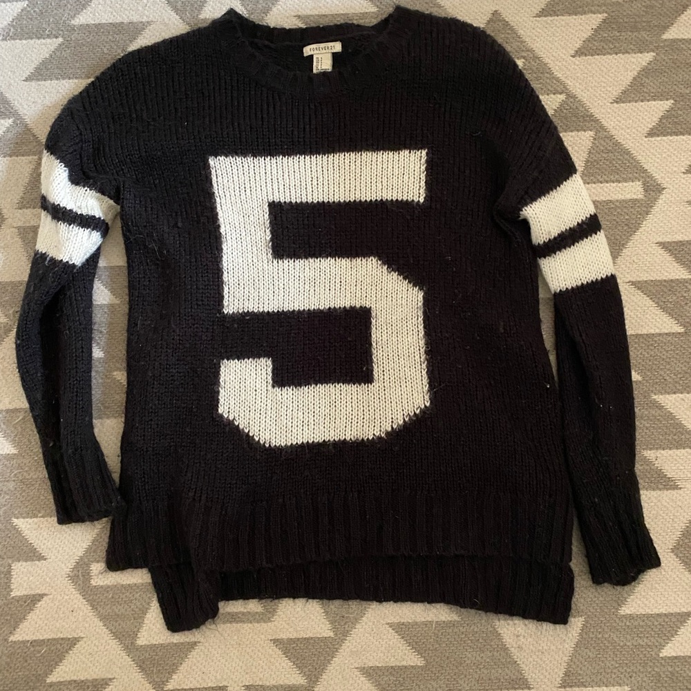 •FOREVER 21 JERSEY STYLE SWEATER•